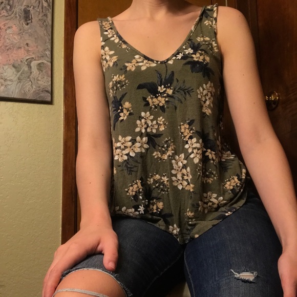 American Eagle Outfitters Tops - American Eagle Soft and Sexy Floral Tank Top